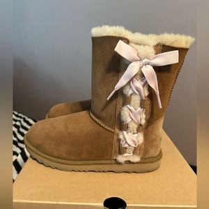 Big Girls Uggs Size 5